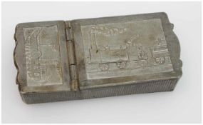 Streichholzschachtel um 1900, Metall, mit 2 untersch. Fächern, klappbare Deckel mit geprägtem