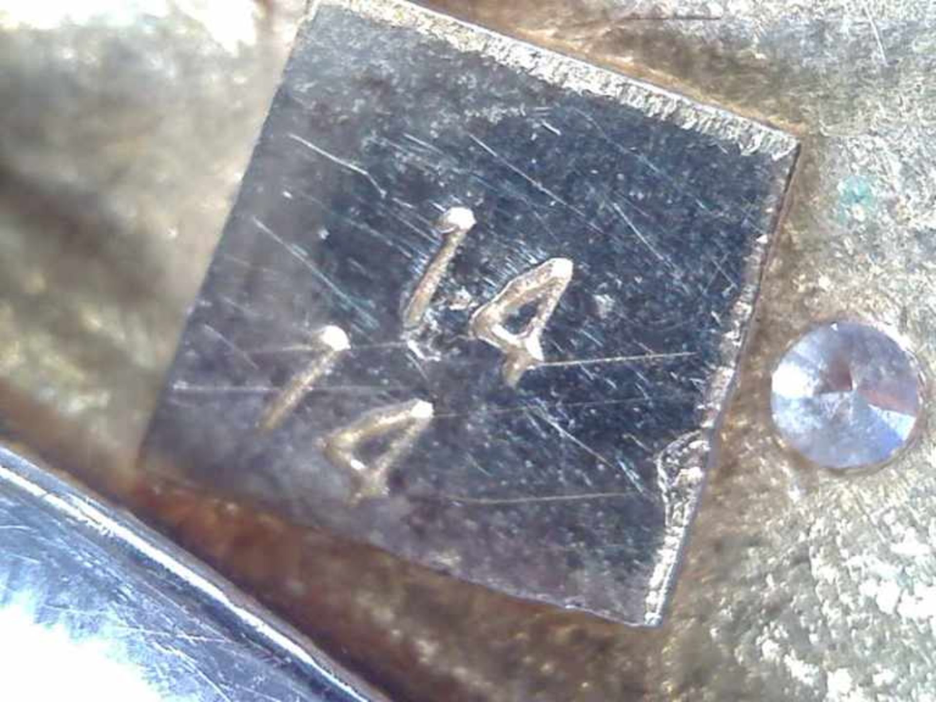 Außergewöhnlicher Kettenanhänger 14 kt GG/WG, 12,8 g, dreieckige Form mit 4 Brillanten (zus. ca. 0, - Bild 3 aus 3