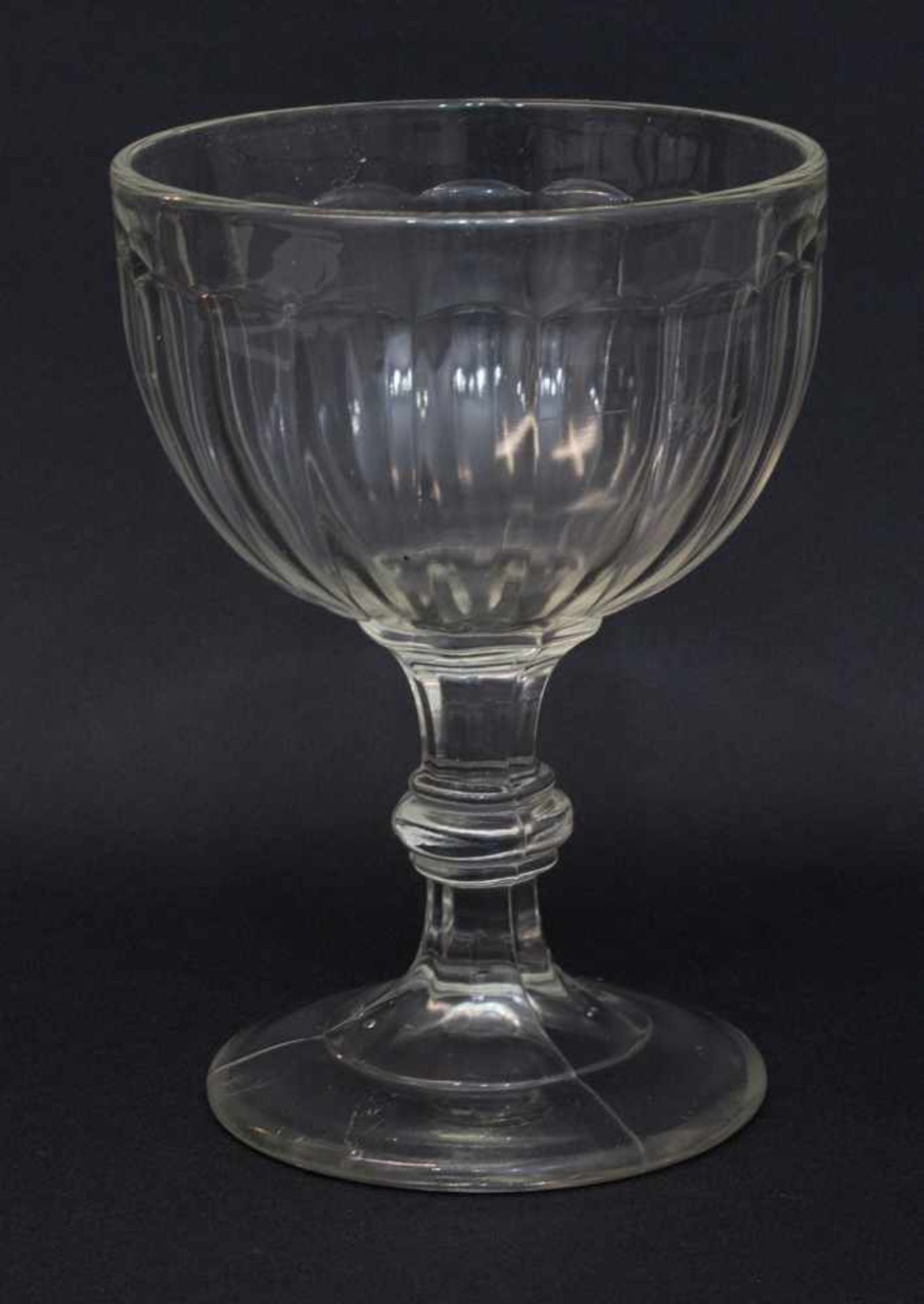 Berliner Weiße Glas um 1900, Preßglas mit facettierter Wandung, 4/ 20 Liter Eichmaß, H. 19 cm