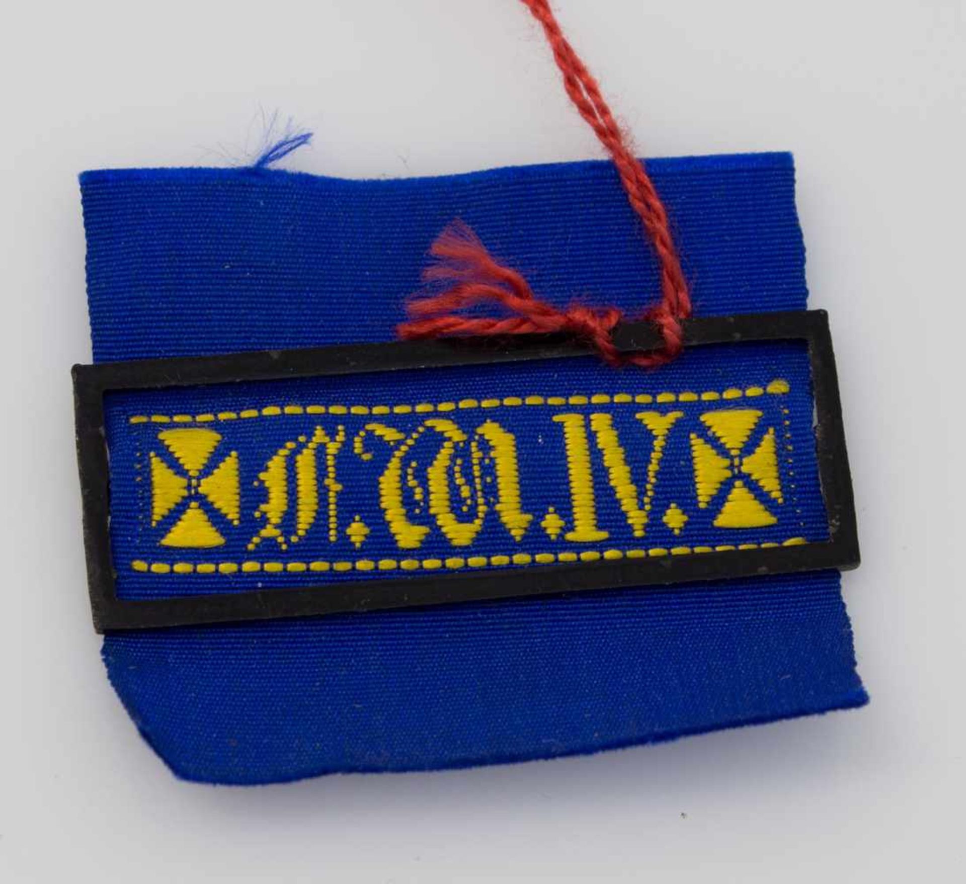 Bandschnalle I. WK, gesticktes blaues Band "M.W.IV.", schwarz lackierte Schnalle