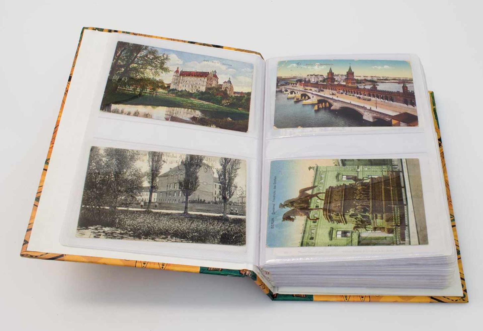 Postkartenalbum fast ausschließlich 1910 -1945, Deutschland, Ostpreußen, Trachten u. andere, 200