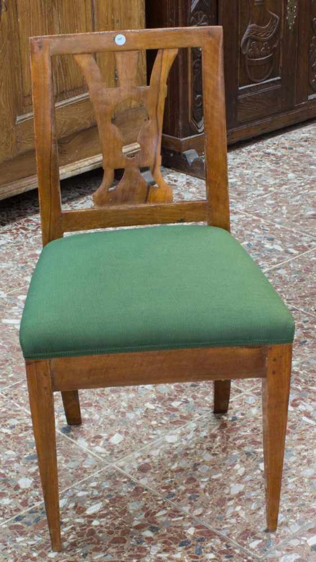 Biedermeierstuhl um 1840, Nußbaumfurnier, gepolstert Ein normaler Versand ist nicht möglich. Bitte