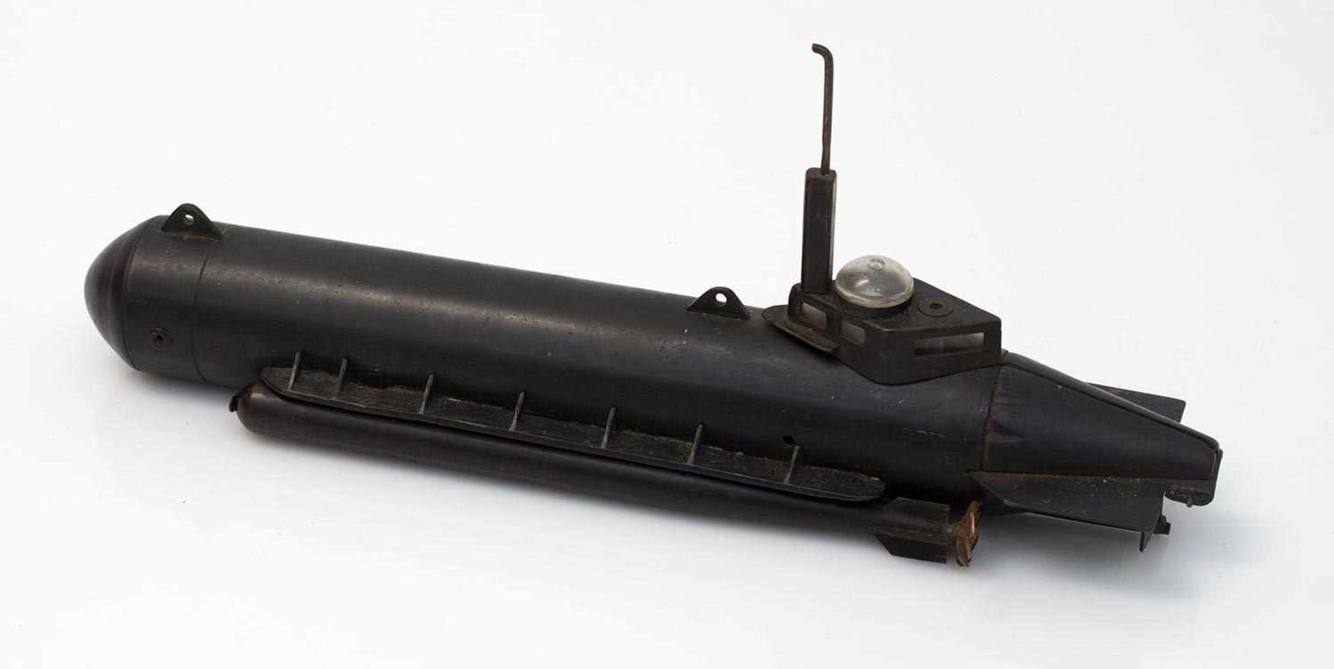 U-Boot Modell II. WK, Mini-U-Boot "Molch", es handelt sich um das erste wirkliche Einmann-Kleinst-