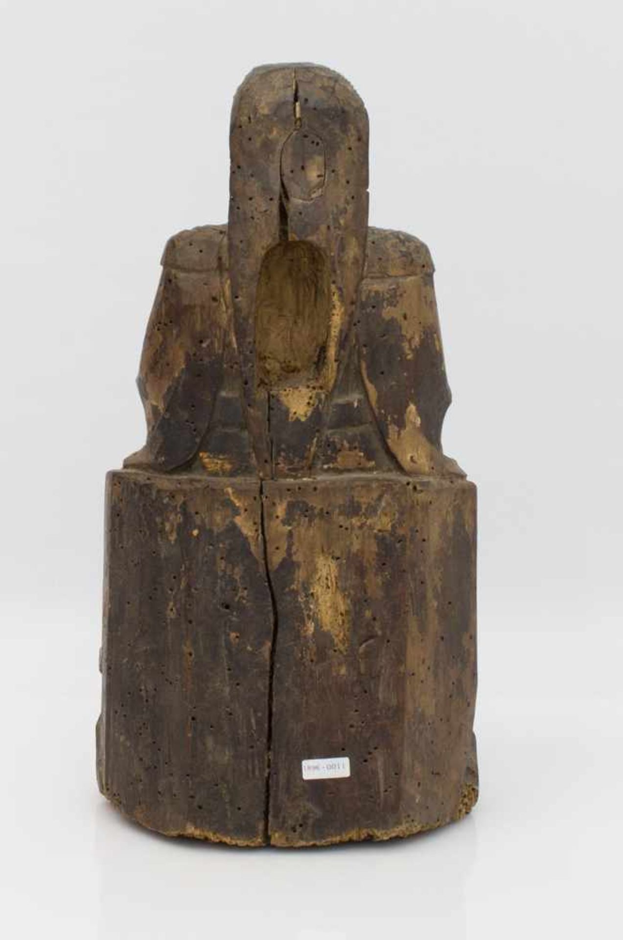 Chinesische Holzschnitzerei 19.Jh., Sitzender Buddha, Reste von Vergoldung, auf dem Rücken offenes - Bild 2 aus 2