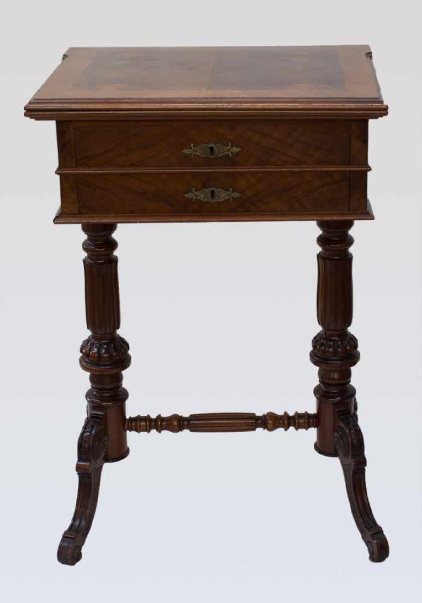 Näh- / Spieltisch Historismus um 1880, 2 Schübiger Tisch mit Innenleben u. klappbarer Deckplatte zum