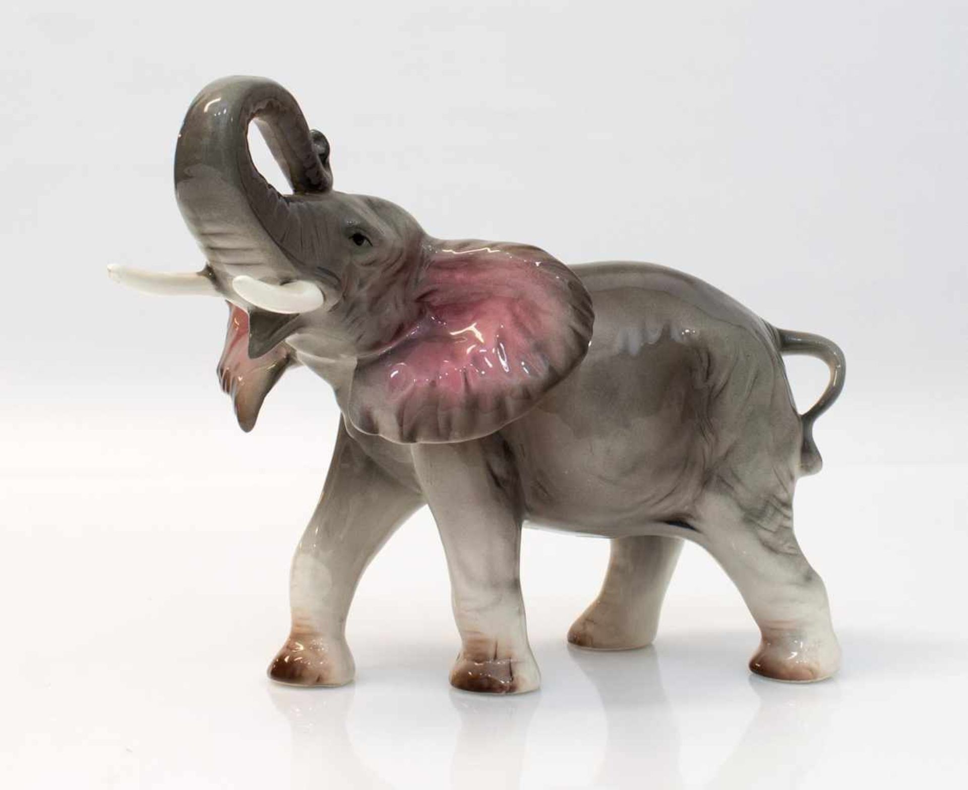 Elefantenbulle unbekannte Porzellanmanufaktur, H. 17 cm