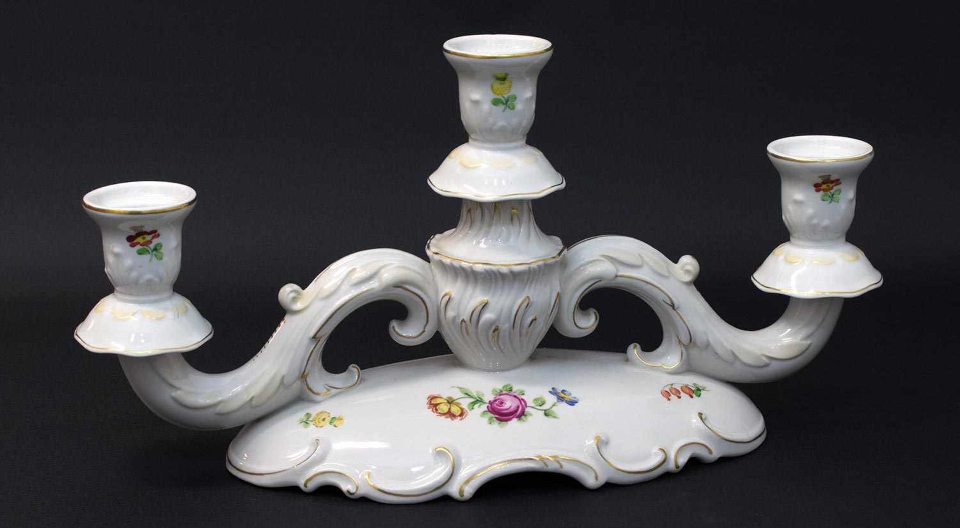 Tischleuchter Porzellanmanufaktur von Schierholz, Porzellan, 3-flammig mit handgemaltem Blütendekor,