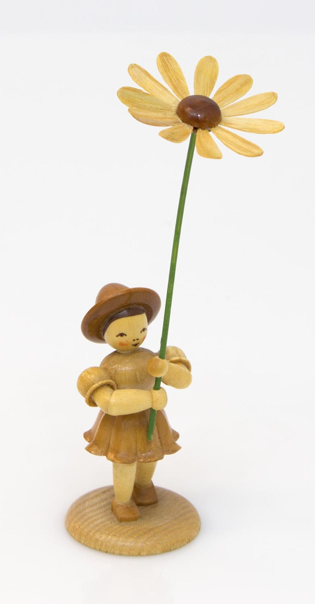 Blumenkind mit Margarite, Firma Blank/ Grünhainichen Erzgebirge, Holz natur, H. 12 cm