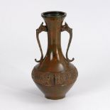 Farbig patinierte Bronzevase. Balustervase mit reliefiertem Ornamentstreifen um den Bauch.