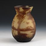 Vase mit Landschaftsdekor, Broma. Signiert. Brox & Mader, Niederlausitzer Hohl- und