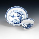 Koppchen mit Blaumalerei, Meissen. Blauschwerter, um 1740/50. Mit unterglasurblau gemaltem Fels- und