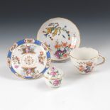 Tasse, Döschen und Unterschale, Meissen. Knaufschwerter, ab 1850-1918 und Blauschwerter, 2. H. 20.