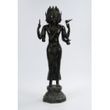 Große Shiva-Statue. Bronze, indischer Raum, wohl 18. Jh. Auf Lotossockel stehende, schlanke Figur