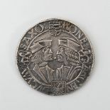 Klappmützentaler o.J. Kurfürstentum Sachsen, 1507 - 1525. Silber, 28,9 g. Annaberg. Brustbild im