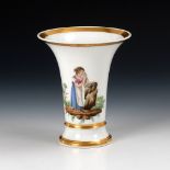 Figürlich bemalte Kratervase. Ungemarkt, wohl Frankreich, um 1830/50. Mit der polychrom gemalten