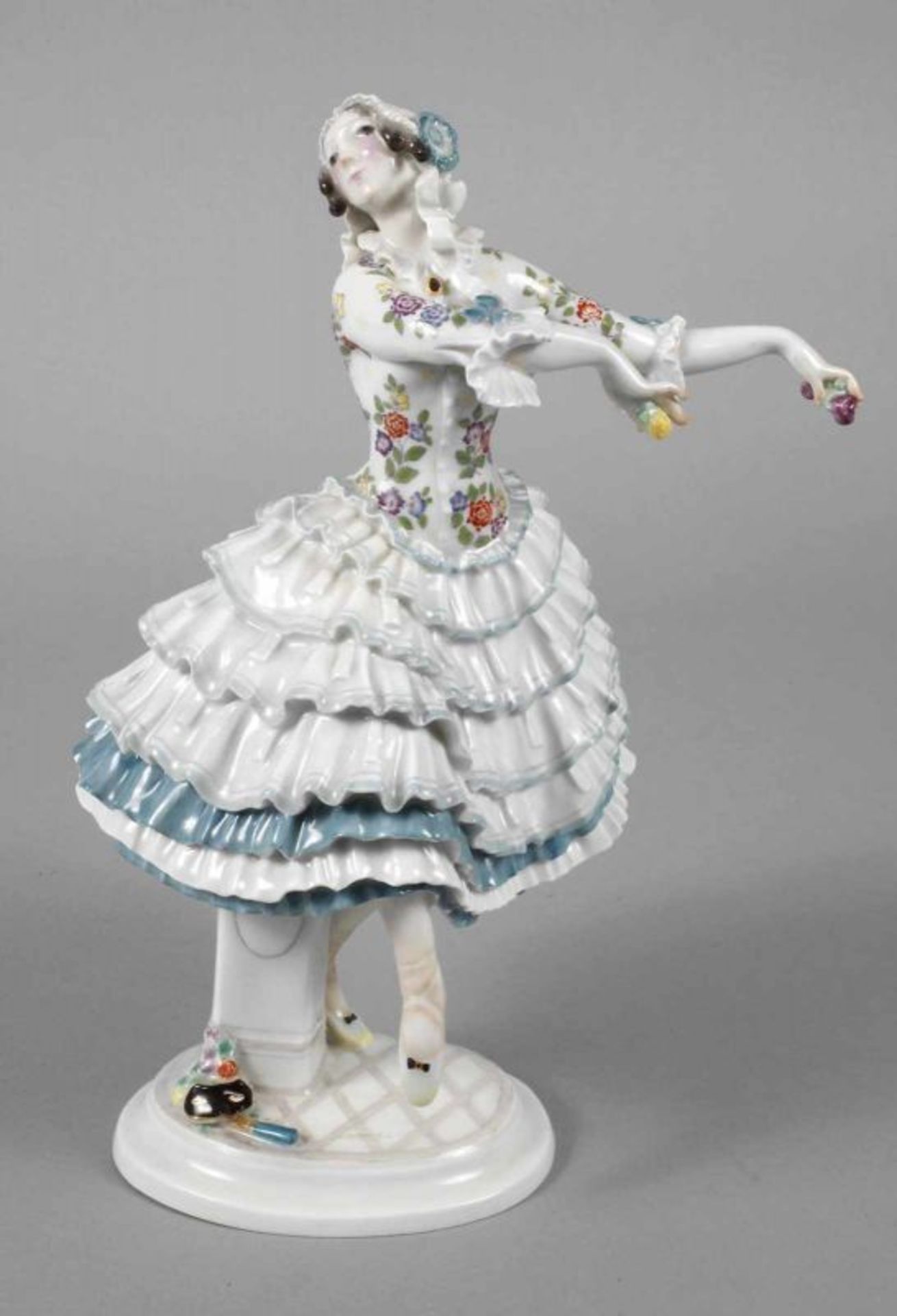 Meissen Figur aus dem Russischen Ballett Entwurf Paul Scheurich 1914, Modellnummer D286,