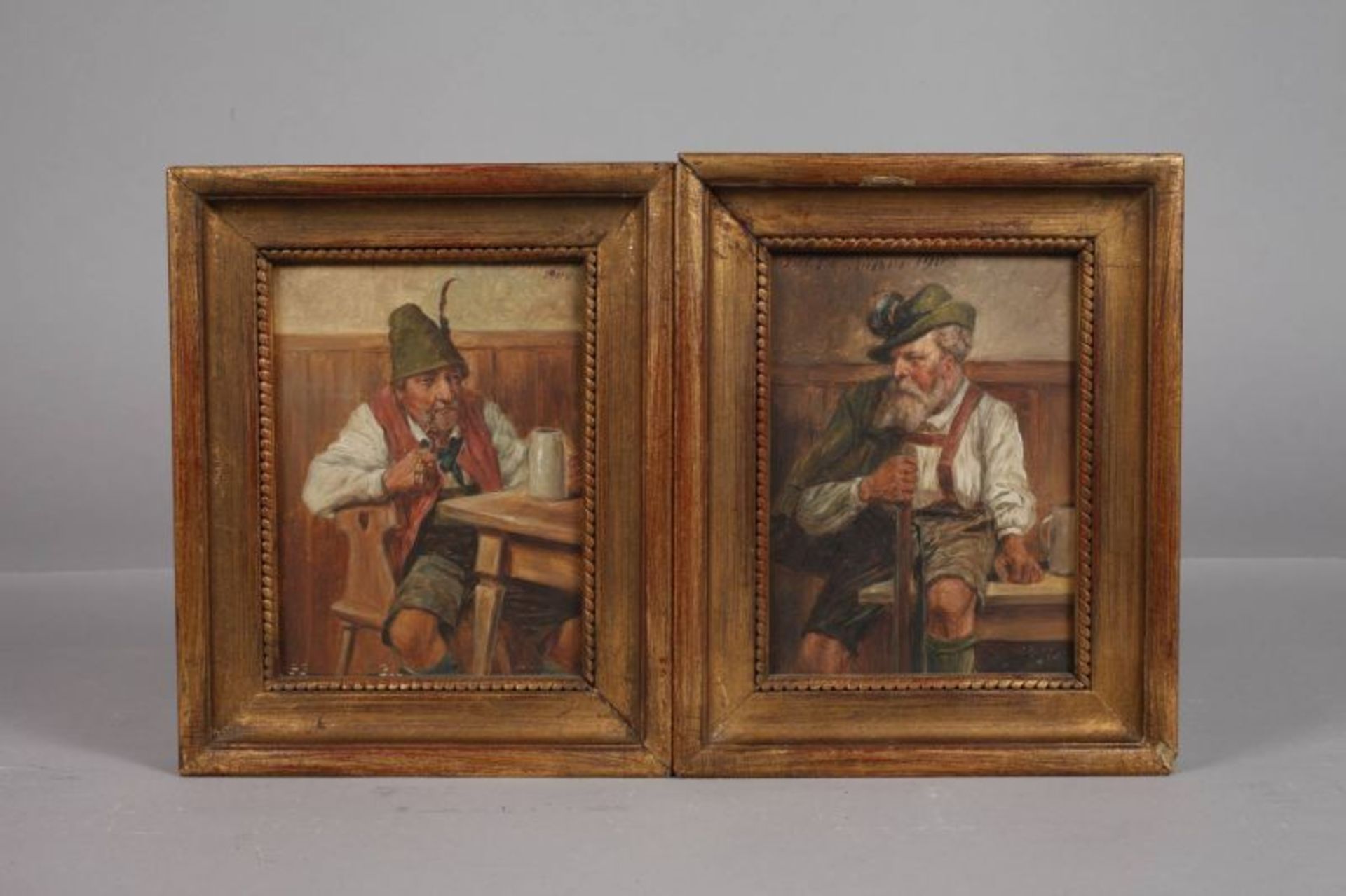 Julius Dielmann, Paar Jägerbilder Zwei Bildnisse uriger Jägertypen in Tracht, im Interieur einer - Bild 2 aus 2