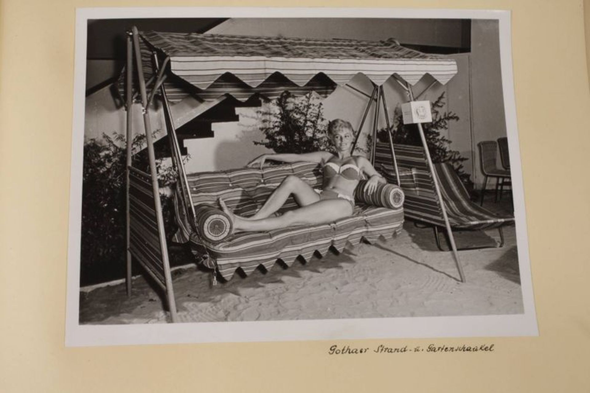 Fotoalbum "Leipziger Herbstmesse 1961" Wassersport und Camping, ca. 45 großformatige, teils - Bild 4 aus 5