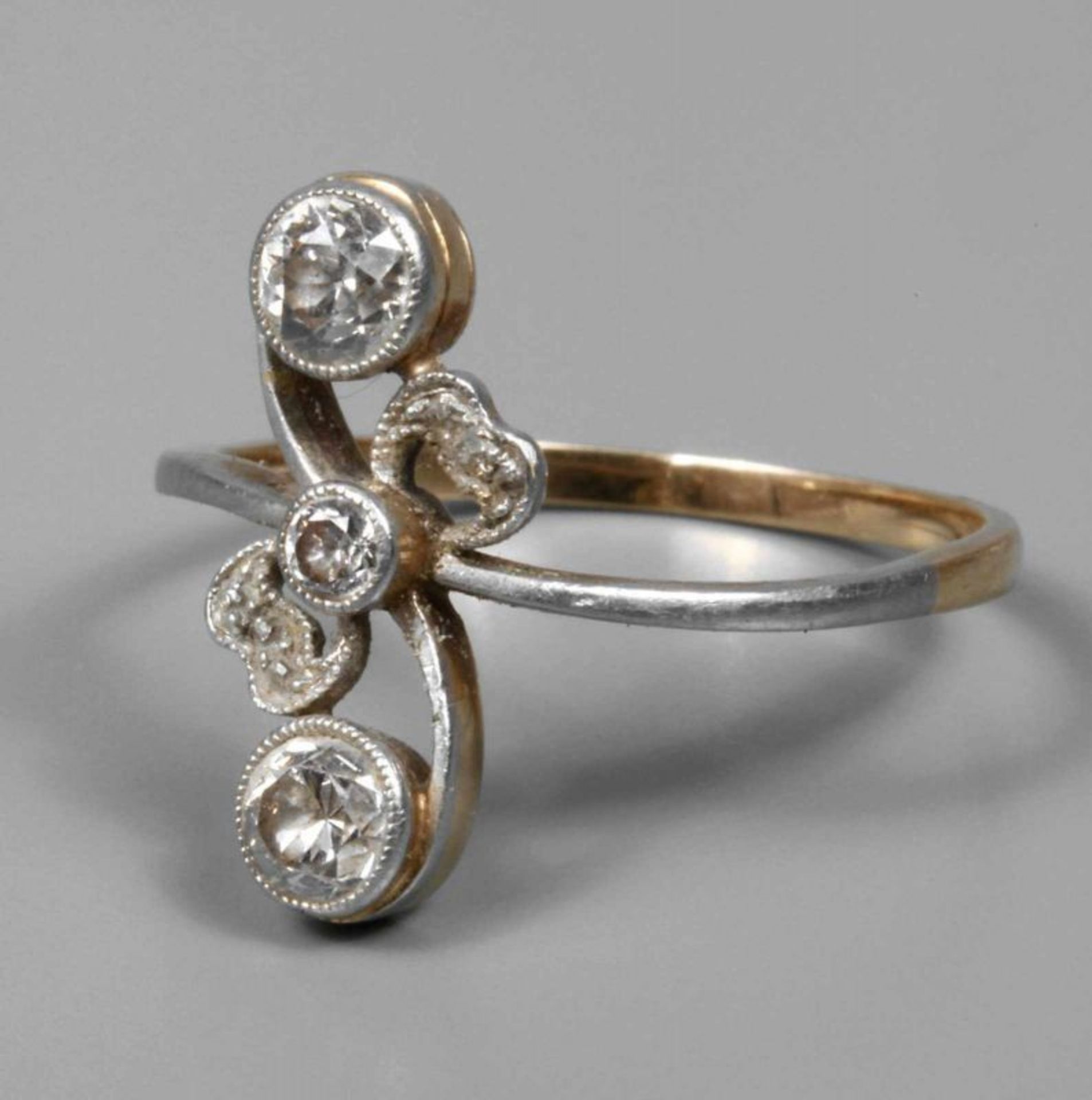 Damenring mit Brillantbesatz ca. 0,5 ct um 1900, Weiß- und Gelbgold, geprüft 585/1000, sich zum