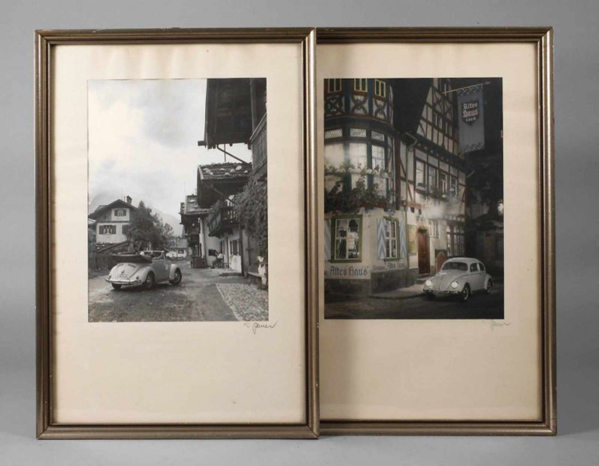 Erich Bauer, zwei Fotografien VW-Käfer auf Schwarzwälder Dorfstraße mit holzschindelgedeckten,