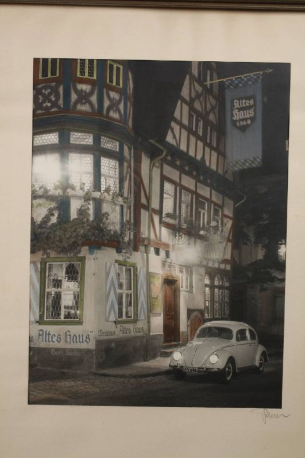 Erich Bauer, zwei Fotografien VW-Käfer auf Schwarzwälder Dorfstraße mit holzschindelgedeckten, - Bild 3 aus 4