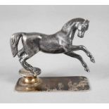 Pferdeplastik Silber um 1920, unleserlich gepunzt, springendes Pferd, auf einem vergoldeten Sockel