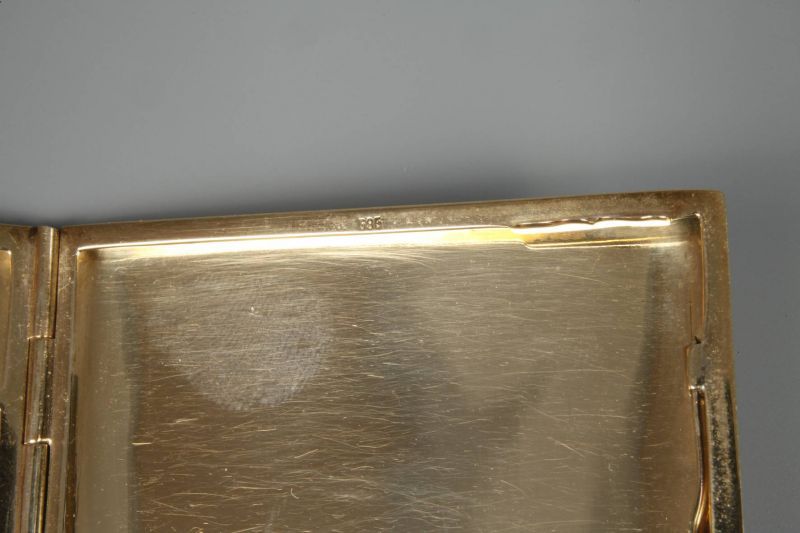 Feines Zigarettenetui Gold 1930er Jahre, Gelbgold gestempelt 585, Verschluss besetzt mit einem - Image 3 of 3