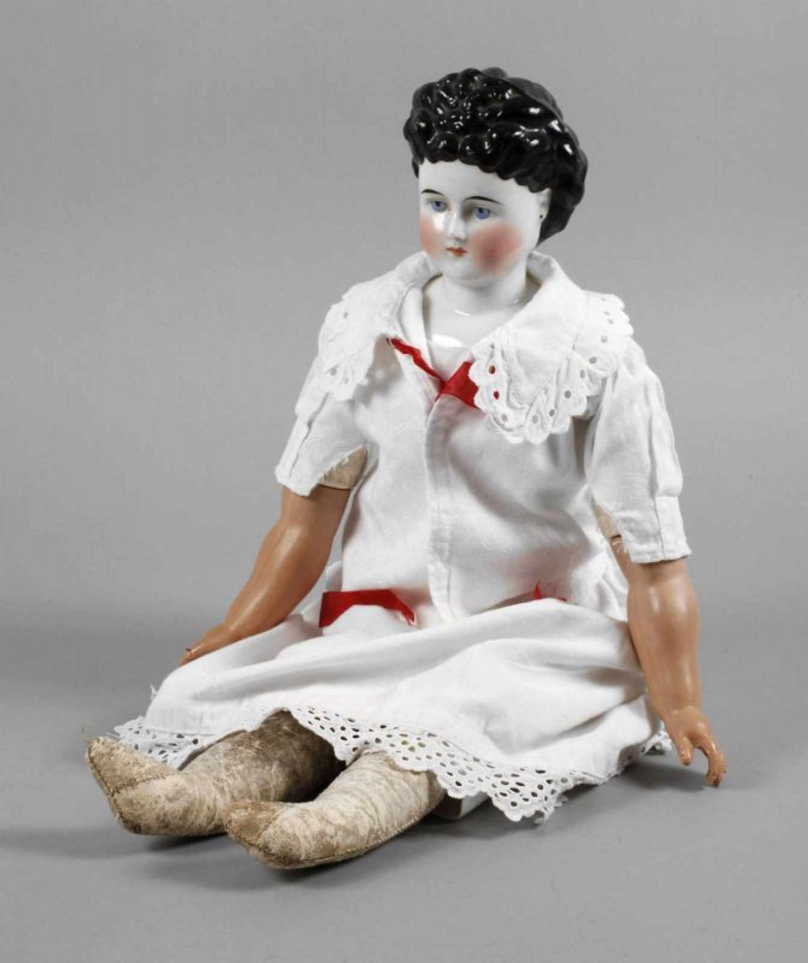 Große glasierte Porzellankopfpuppe sog. Biedermeier-Puppe, Dame, um 1880, ungemarkt, weiß glasierter