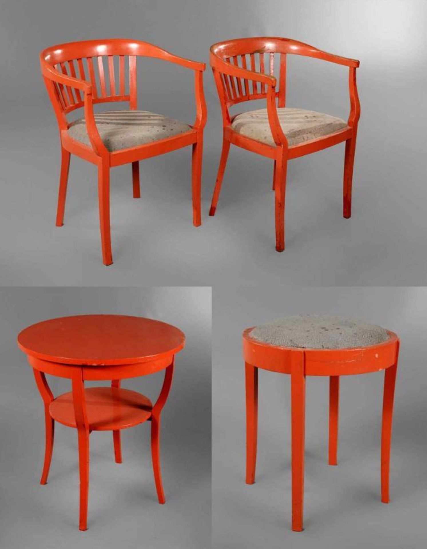 Sitzgruppe bestehend aus zwei Armlehnstühlen, rundem Tisch und Hocker, orig. dunkelrote Farbfassung,