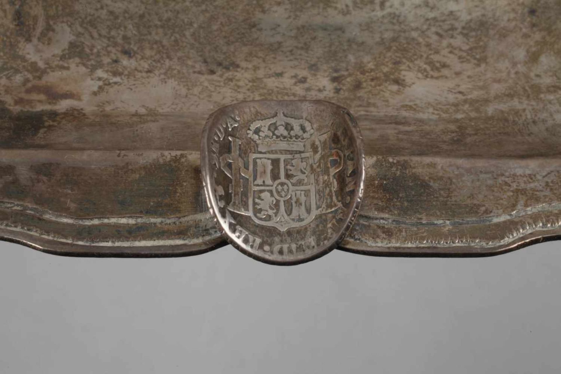 Silber Aschenschale mit Münzen Mitte 20. Jh., gestempelt Welsch 900, massive handgetriebene Schale - Bild 4 aus 4