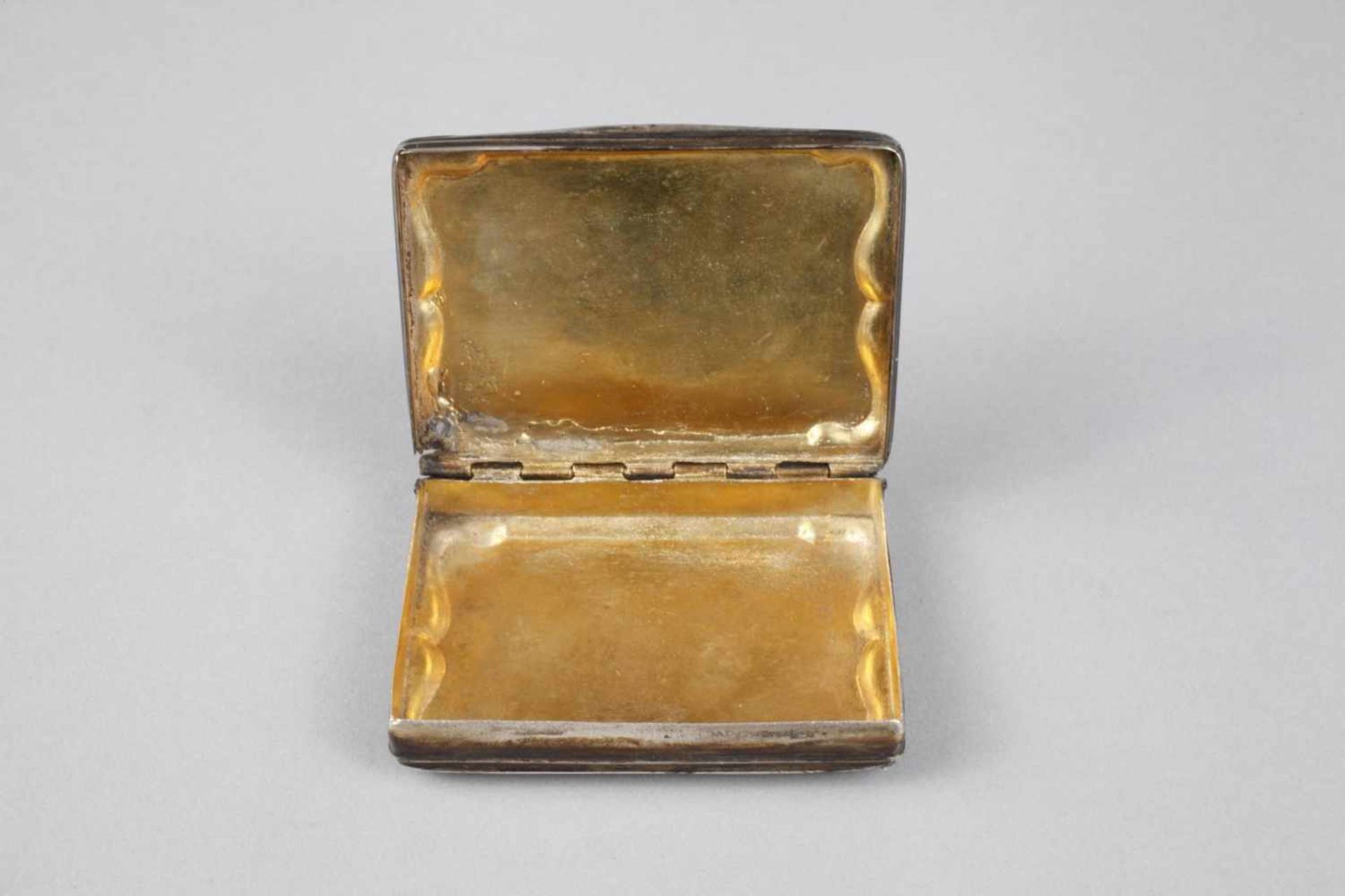 Barocke Silberdose Mitte 18. Jh., ungepunzt, Silber geprüft, innen vergoldet, getrieben und - Bild 4 aus 4
