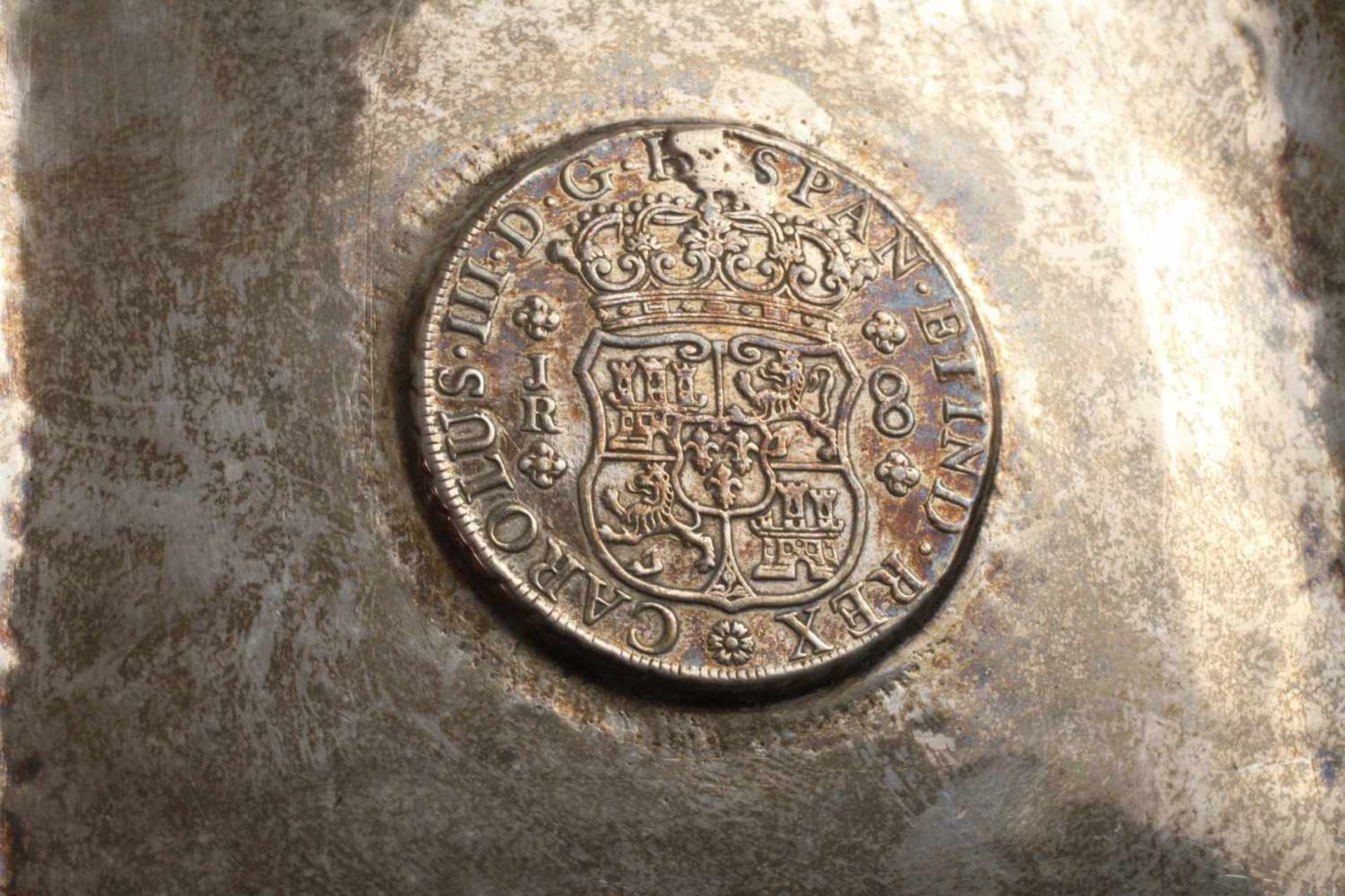 Silber Aschenschale mit Münzen Mitte 20. Jh., gestempelt Welsch 900, massive handgetriebene Schale - Bild 3 aus 4