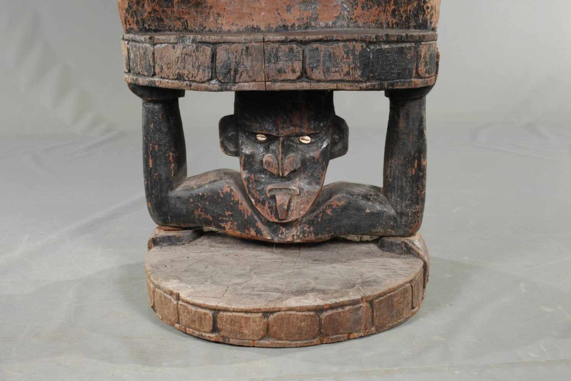 Herrschersitz eines Maorihäuptlings Neuseeland, 19. Jh. oder älter, hergestellt aus dem Stamm des - Bild 3 aus 5