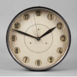 Elektrische Wanduhr Breko 1930er Jahre, braun lackiertes Blechgehäuse mit verchromtem Glasring,