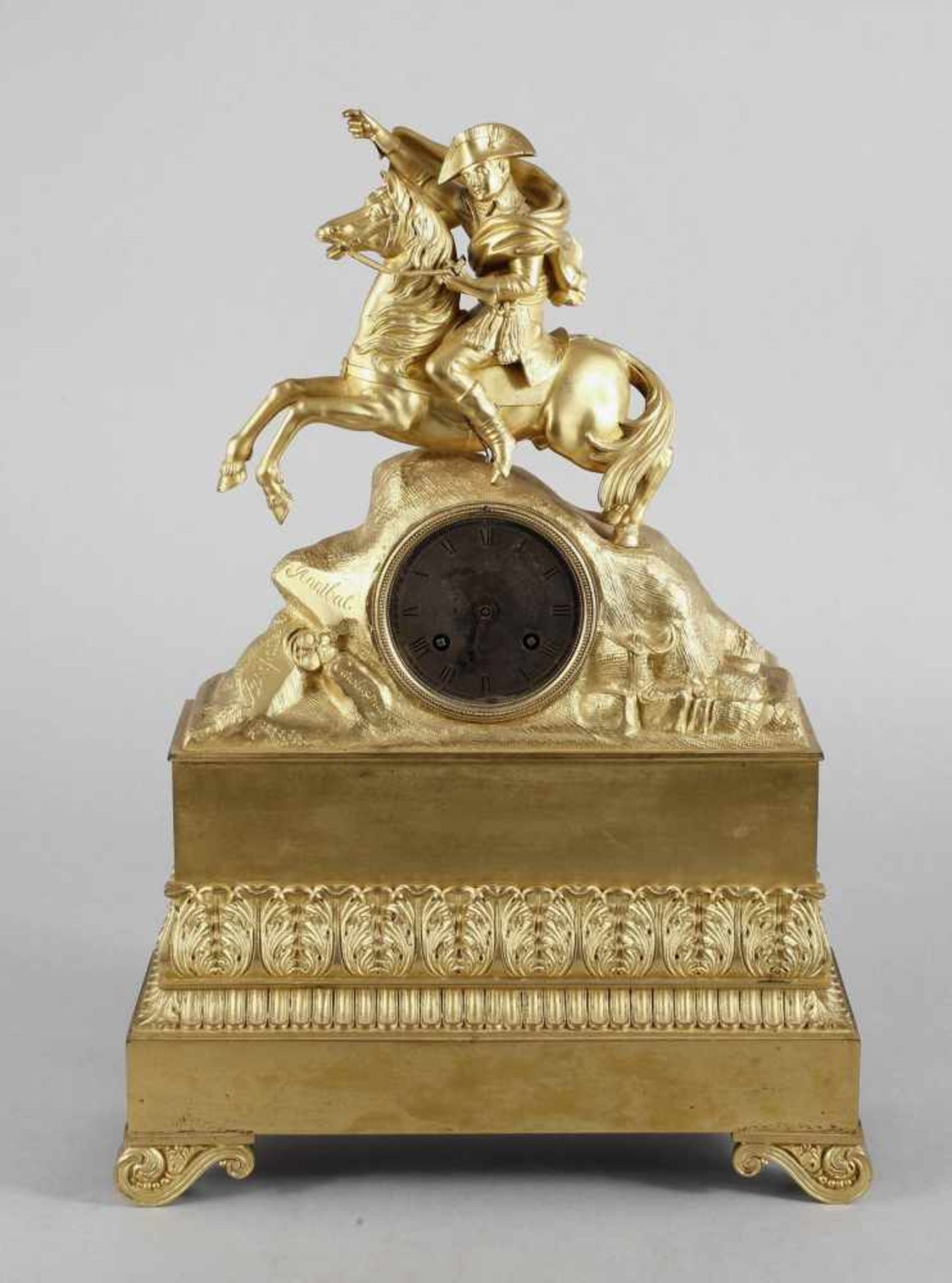 Kaminuhr Napoleon Frankreich, 1. H. 19. Jh., bezeichnet Annibale Bonaparte Carolus Magnus, Bronze
