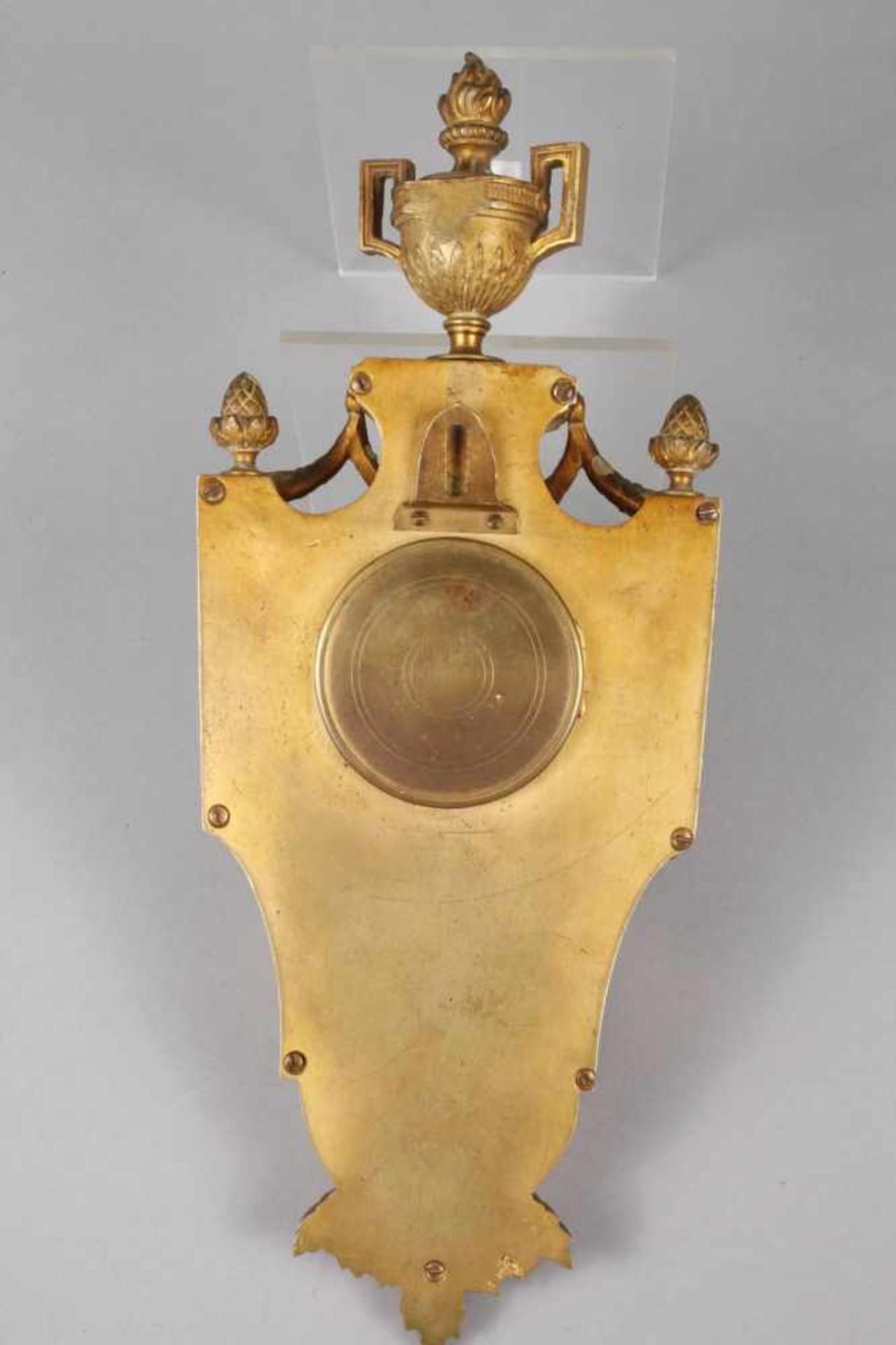 Kleine Carteluhr Frankreich, um 1900, fein gearbeitetes Bronzegehäuse im klassizistischen Stil, - Bild 5 aus 6
