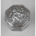 Silberdöschen mit Puttenmotiv um 1910, gestempelt 800, Halbmond, Krone, undeutliche Herstellermarke,