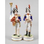 Zwei französische Soldaten Mitte 20. Jh., Fahnenträger mit unterglasurblauer Neapelmarke, wohl