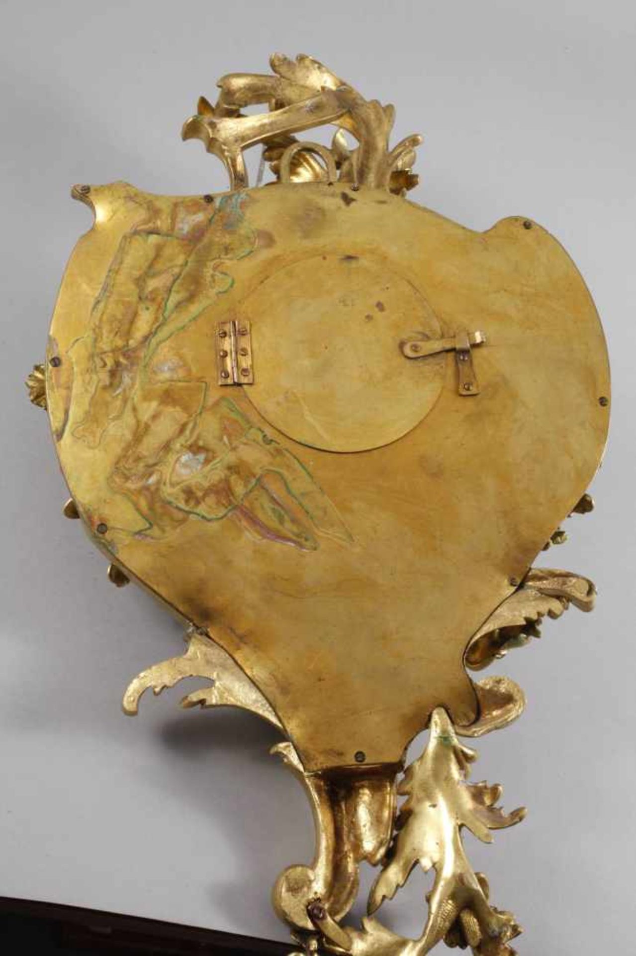Große Kartelluhr Bronze Frankreich, 19. Jh., aufwendig ziseliertes, mehrteilig gegossenes - Bild 3 aus 5