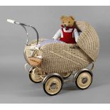 Puppenwagen mit Teddy Hersteller wohl Louis Schmetzer Ansbach, 1950er Jahre, Metallgestell und