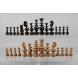 Konvolut Schachfiguren 19. Jh., Hartholz gedrechselt, teils geschnitzt, mehrteilig gesteckt und