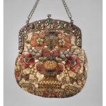 Abendtasche mit Silbermontierung um 1920, floral geprägte Silbermontierung gemarkt Halbmond, Krone