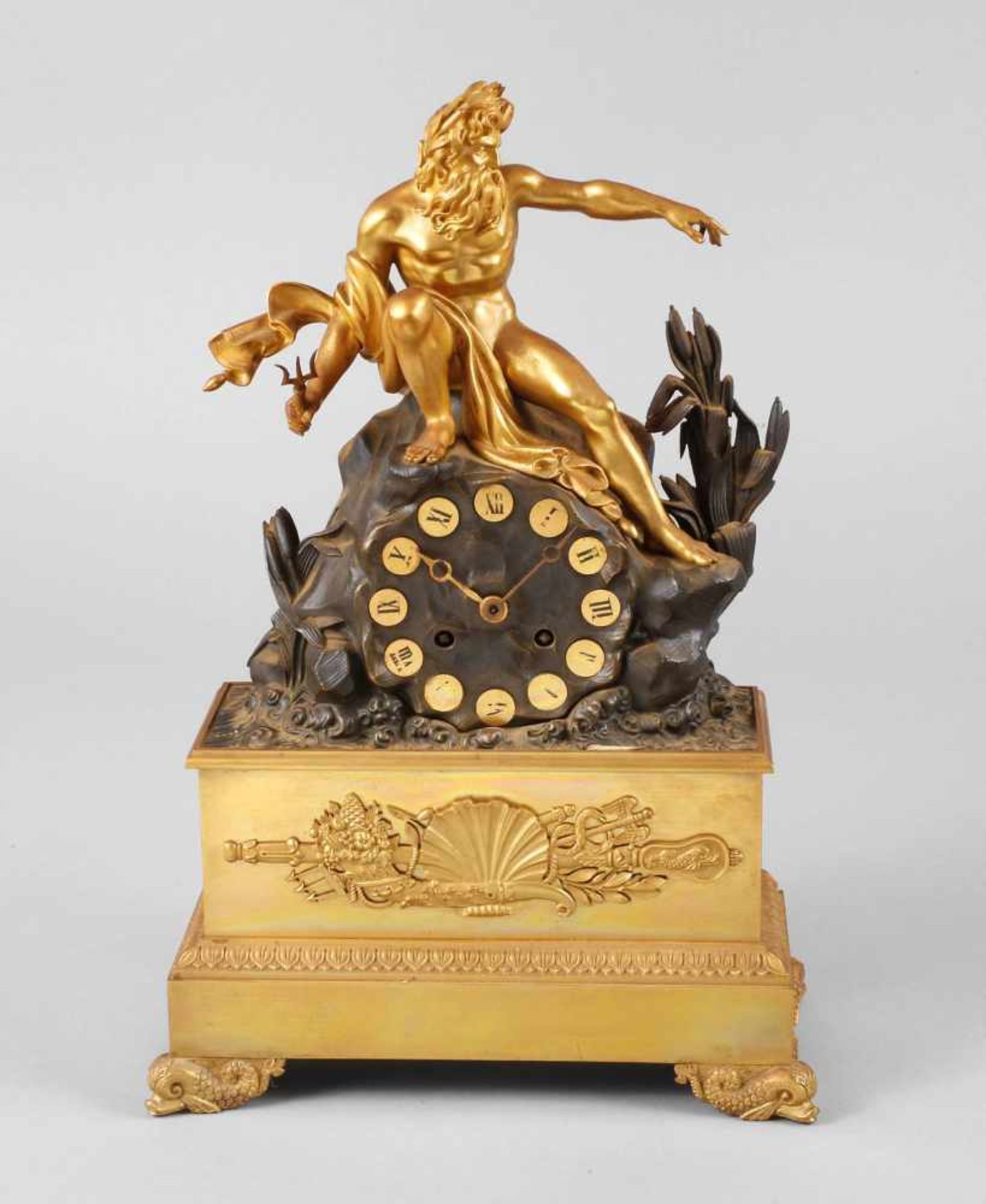 Bronzependule Poseidon Frankreich, um 1820, Bronze feuervergoldet und partiell braun patiniert,