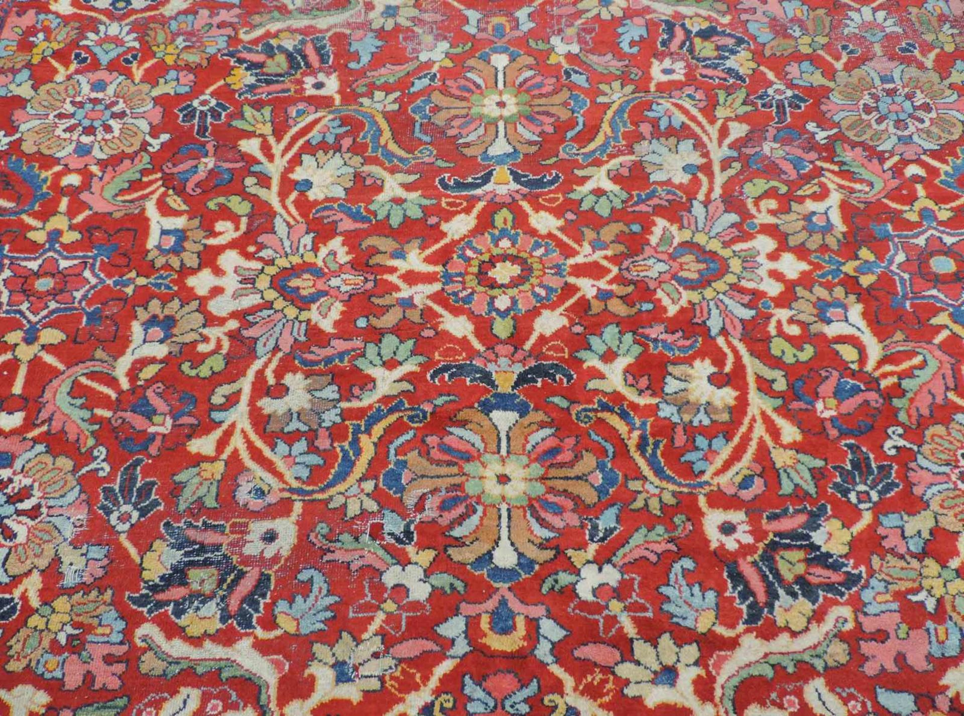 Mahal Teppich. Iran, antik, um 1900. 374 cm x 291 cm. Handgeknüpft. Wolle auf Baumwolle. Wohl - Bild 4 aus 9