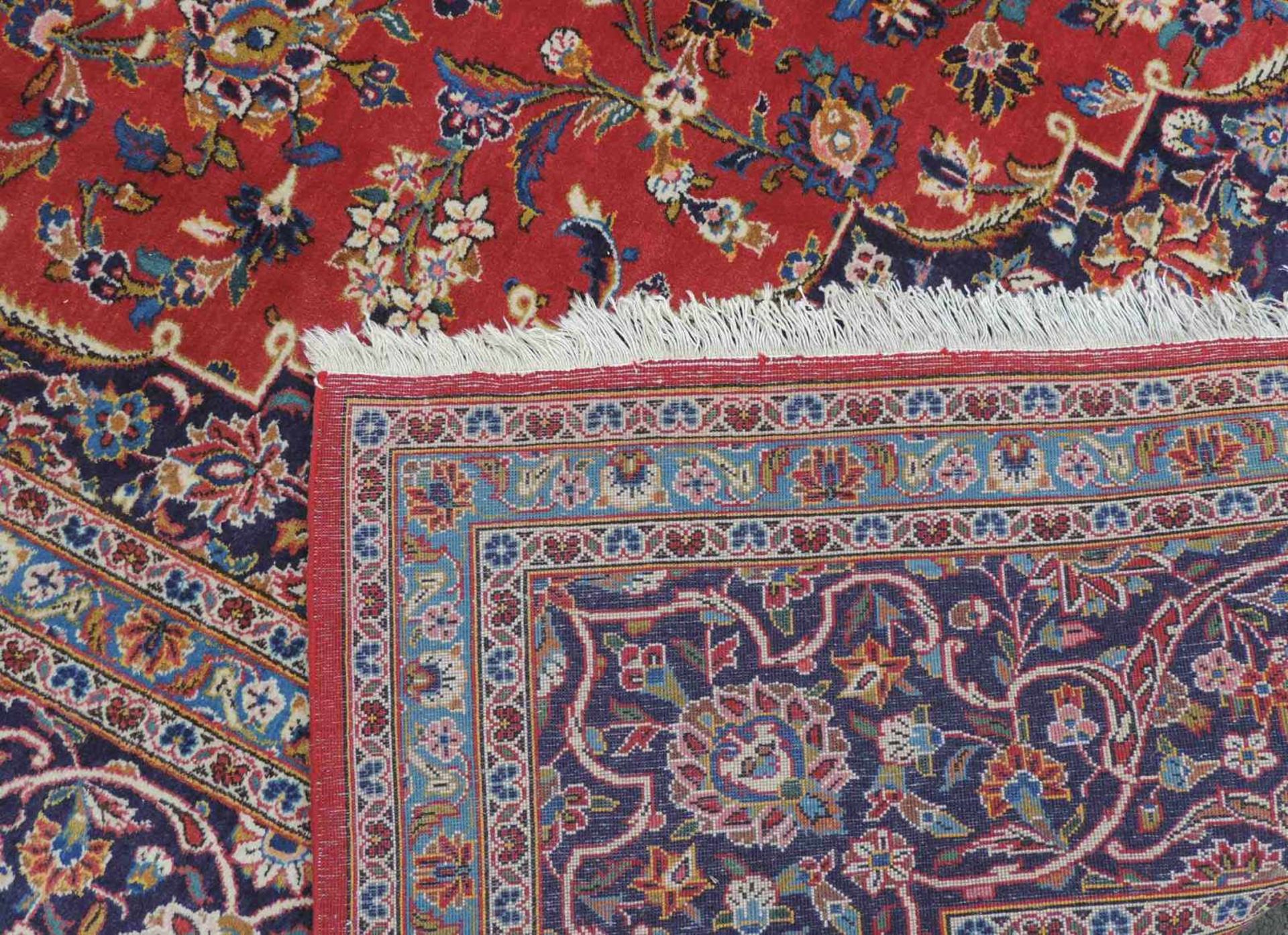 Keschan Meisterteppich signiert. Iran. 413 cm x 304 cm. Handgeknüpft. Wolle auf Baumwolle. Keshan - Bild 7 aus 9