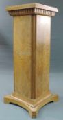 Postament, Holz. 86 cm hoch. Pedestal, wood. 86 cm high.