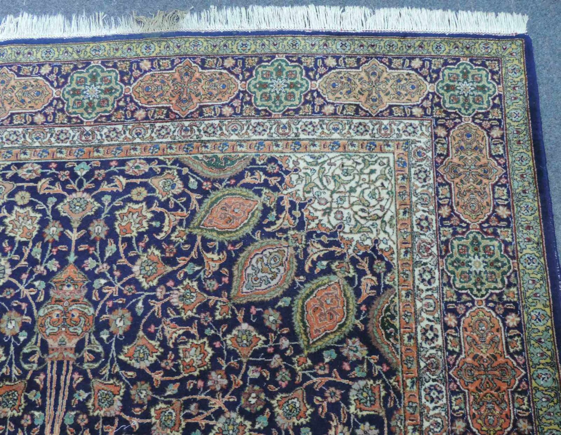 Täbriz Manufakturteppich. Iran, alt um 1940. Feine Knüpfung. 284 cm x 194 cm. Handgeknüpft. Wolle - Bild 5 aus 8