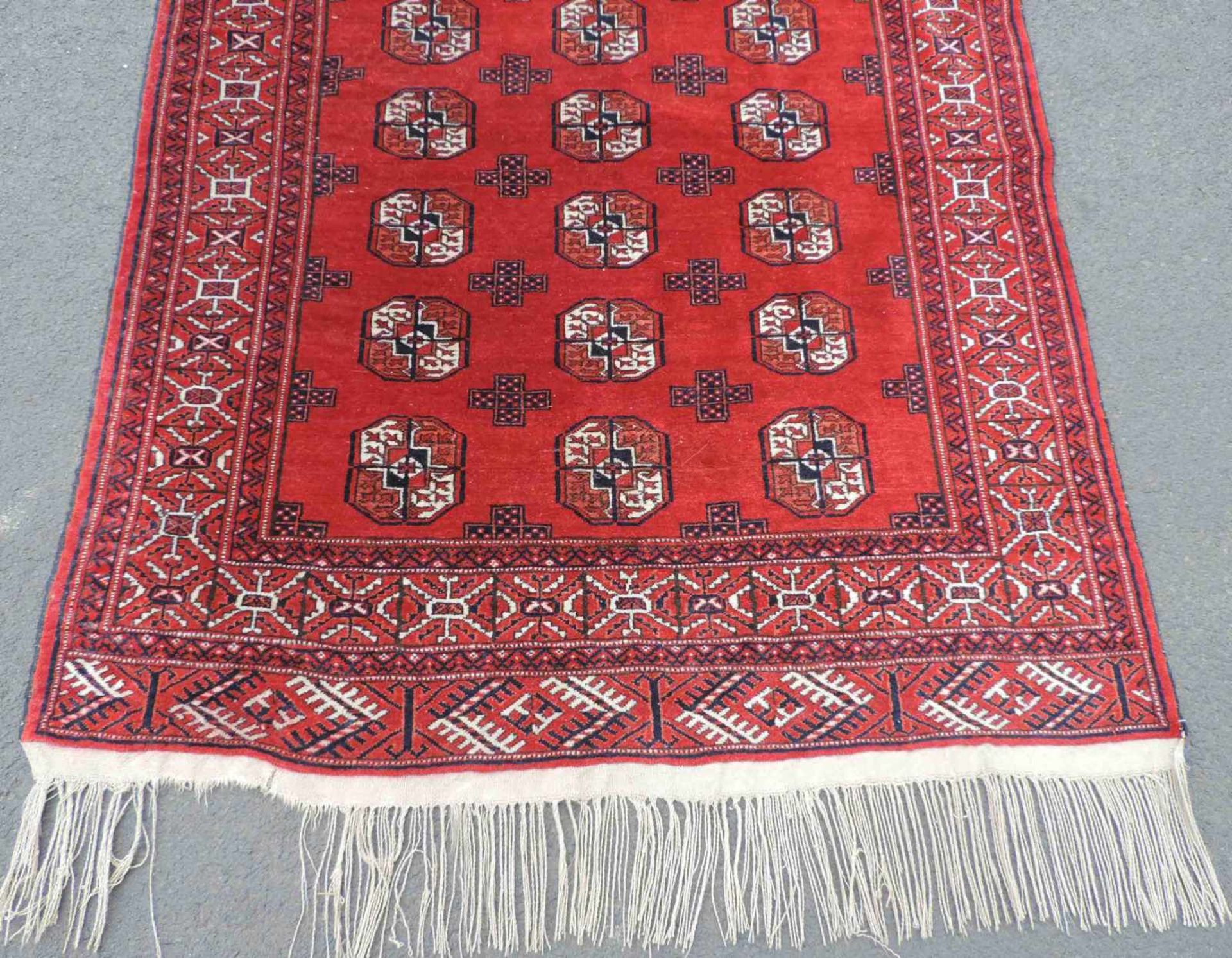 Ersari Stammesteppich. Turkmenistan, alt, Mitte 20. Jahrhundert. 176 cm x 124 cm. Handgeknüpft. - Bild 2 aus 5