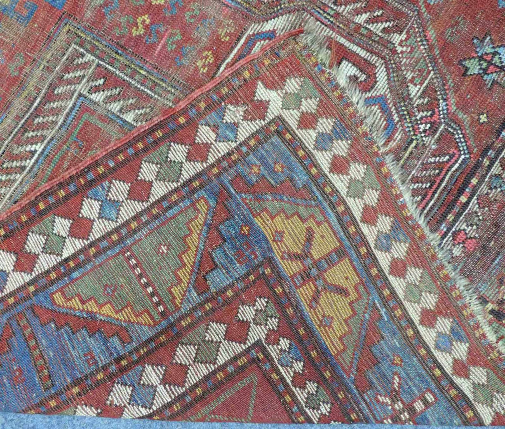 Kasak Dorfteppich, Kaukasus. Antik. Ende 19. Jahrhundert. 245 cm x 170 cm. Handgeknüpft. Wolle auf - Bild 2 aus 11