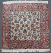 Kaschmir Seide. Teppich. Indien. Feine Knüpfung. 121 cm x 123 cm. Handgeknüpft. Isfahan Muster!